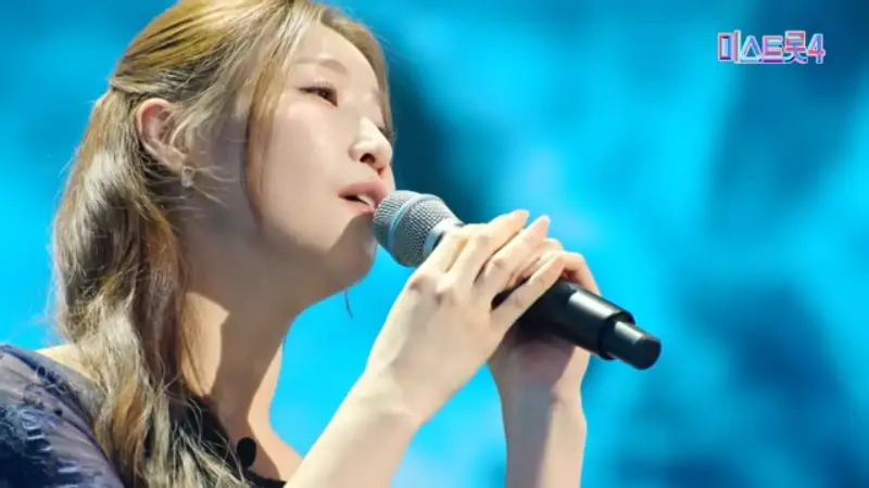 열창하는 이소나
